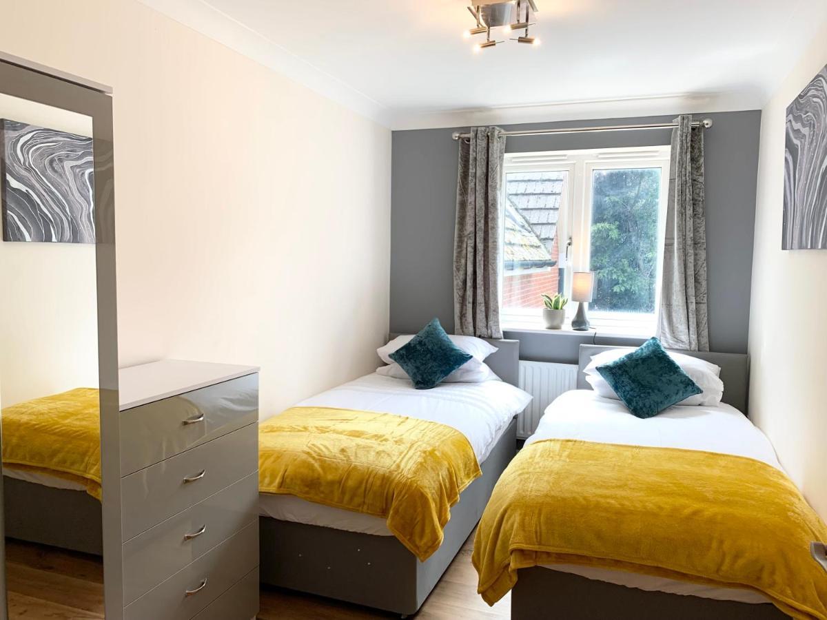 Risinghurst, Oxford, An Entire 2Beds, 2Bathrooms, Free Wi-Fi, Free Parking أكسفورد المظهر الخارجي الصورة