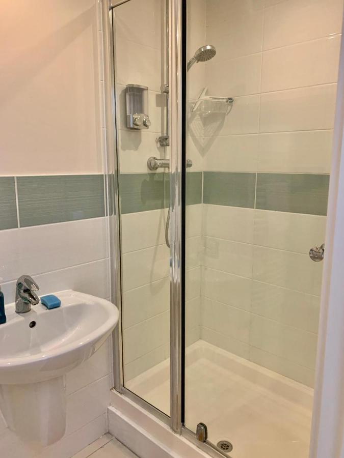 Risinghurst, Oxford, An Entire 2Beds, 2Bathrooms, Free Wi-Fi, Free Parking أكسفورد المظهر الخارجي الصورة